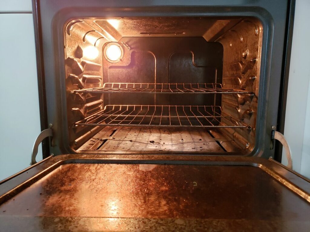 How to clean the oven interior