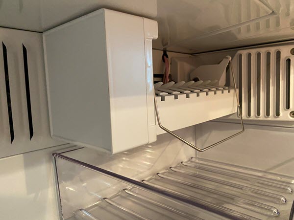 This is what happens when you take the ice tray out of a freezer with an  automatic ice maker : r/funny